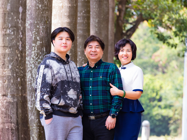 陳春華家庭_副本.jpg 陳春華家庭_副本.jpg