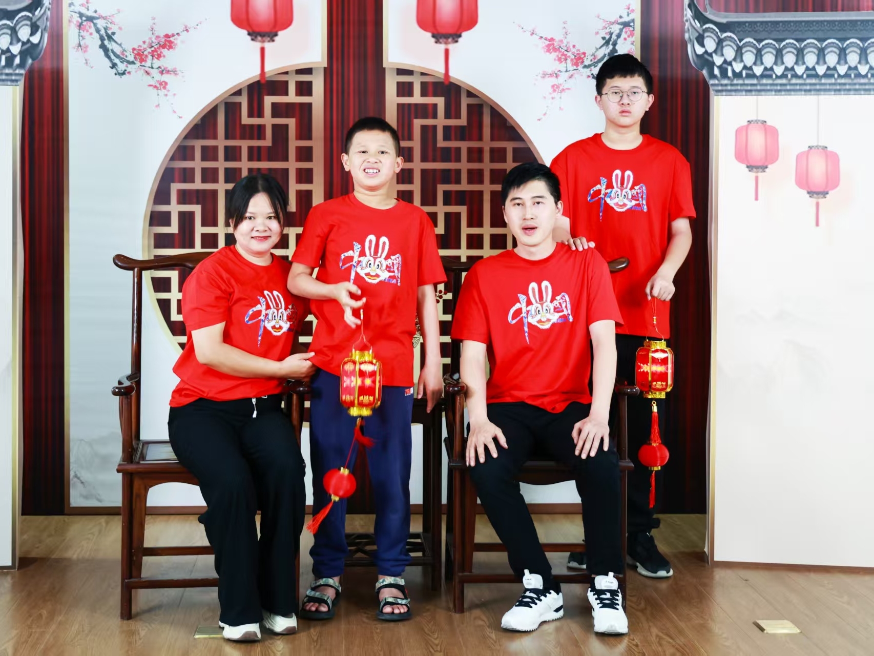 梁小霞家庭.jpg 梁小霞家庭.jpg